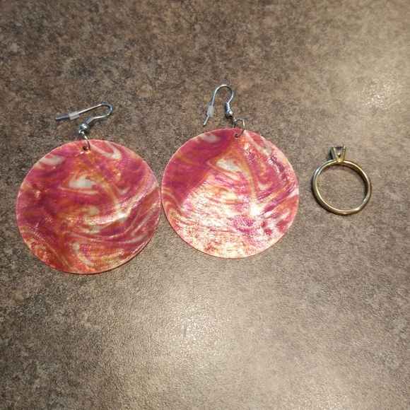 Shell earrings - Picture 2 of 2